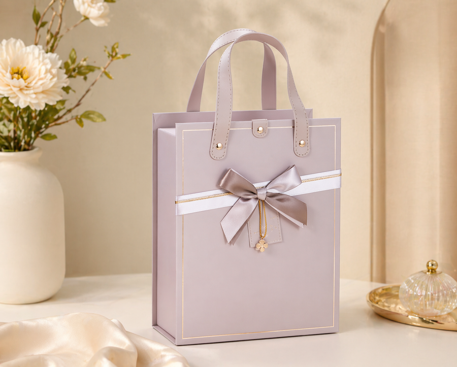Boîte cadeau Luxe avec ruban.
